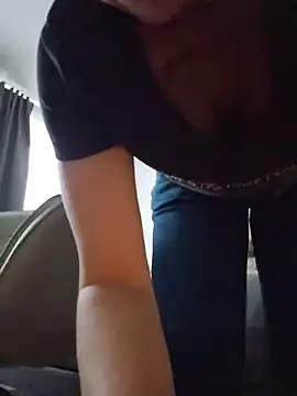 Ellie-L-Elizabeth online show from May 24, 8:31 pm