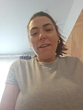 Ellie-L-Elizabeth online show from May 28, 4:46 pm