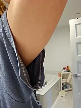 Ellie-L-Elizabeth online show from April 30, 1:29 pm