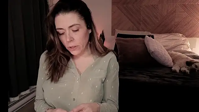 Ellie-L-Elizabeth online show from April 10, 2:51 am