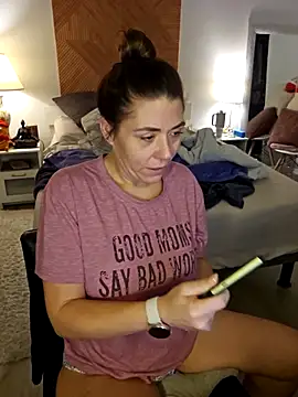 Ellie-L-Elizabeth online show from November 27, 1:00 pm