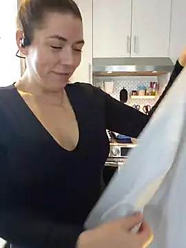 Snapshot of Ellie-L-Elizabeth chatting on January 23, 2:39 pm Ellie-L-Elizabeth online show from January 23, 2:39 pm
