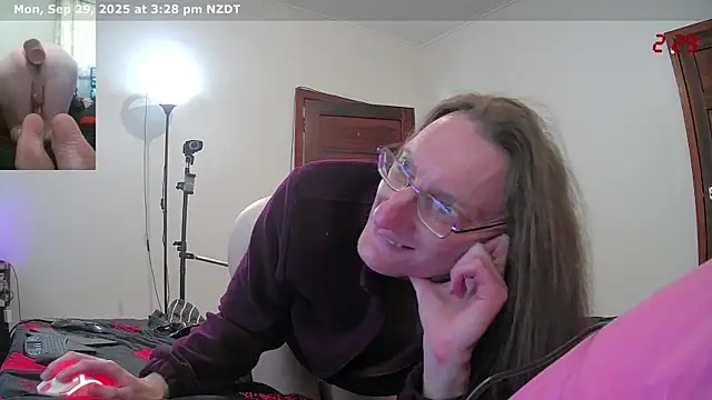 CDAdalyn online show from September 29, 2:29 am