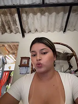lunablossom  online show from April 27, 8:40 pm