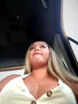 lunablossom  online show from November 8, 8:34 pm