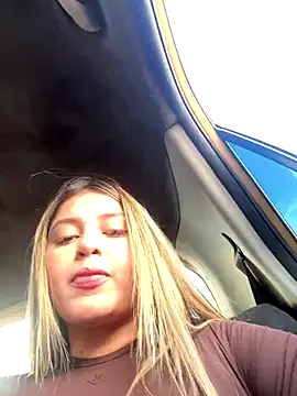 lunablossom  online show from October 16, 9:12 pm