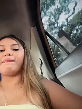 lunablossom  online show from April 15, 7:40 pm