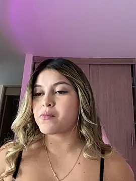 lunablossom  online show from October 15, 10:29 pm