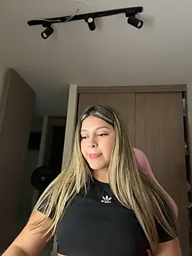 Snapshot of lunablossom_ chatting on June 28, 4:08 am lunablossom online show from June 28, 4:08 am