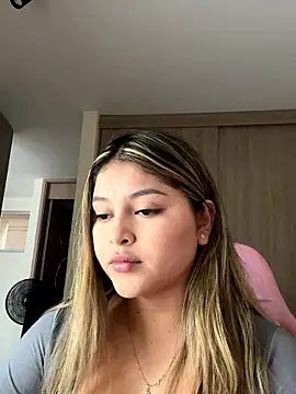 lunablossom  online show from January 13, 10:13 pm