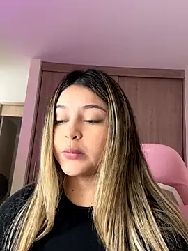 lunablossom  online show from October 18, 3:14 pm