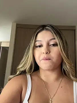 lunablossom  online show from January 11, 9:11 pm