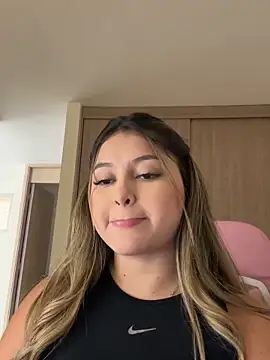 lunablossom  online show from November 30, 5:14 pm