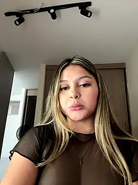 lunablossom  online show from January 10, 10:05 pm