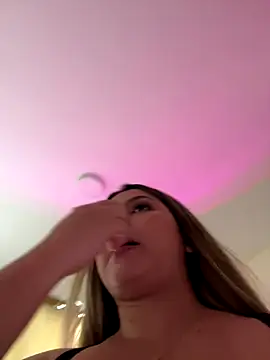 lunablossom  online show from October 31, 9:43 pm