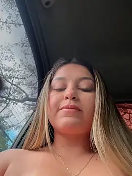 lunablossom  online show from December 4, 8:52 pm