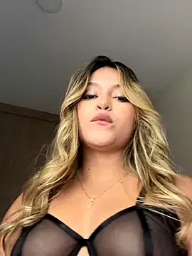 lunablossom  online show from September 19, 10:36 pm