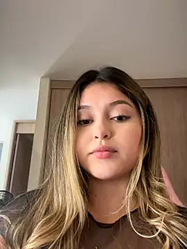 lunablossom  online show from November 21, 9:47 pm