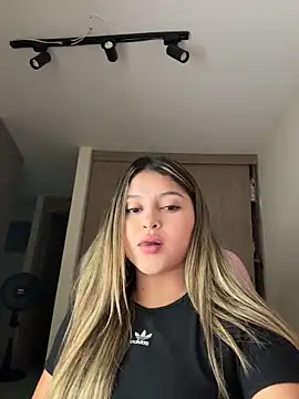 lunablossom  online show from March 7, 4:08 am