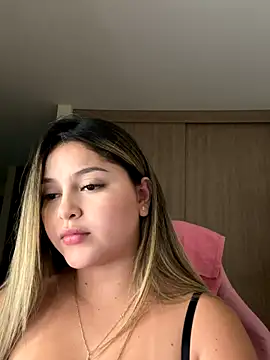 lunablossom  online show from December 2, 1:39 am