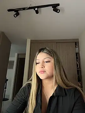 lunablossom  online show from February 19, 10:29 pm