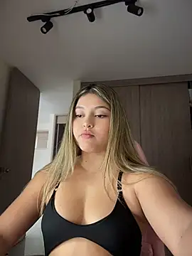 Snapshot of lunablossom_ chatting on June 22, 10:07 pm lunablossom online show from June 22, 10:07 pm