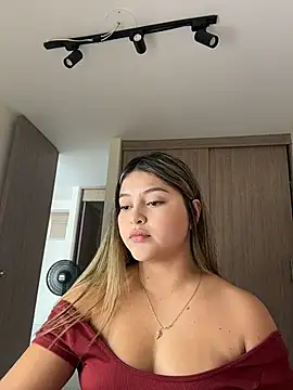 lunablossom  online show from March 21, 6:01 pm