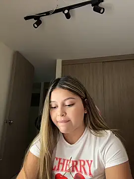 lunablossom  online show from March 8, 2:04 am