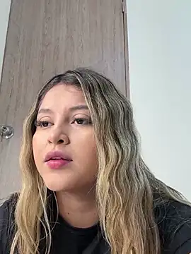 lunablossom  online show from February 16, 5:26 pm