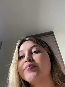 lunablossom  online show from February 25, 4:46 pm