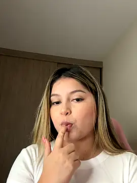 lunablossom  online show from September 26, 12:50 am
