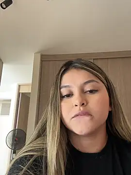 lunablossom  online show from February 9, 7:56 pm