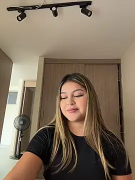 lunablossom  online show from March 13, 10:37 pm