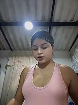 lunablossom  online show from April 7, 8:32 pm