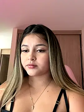 lunablossom  online show from November 1, 6:24 pm