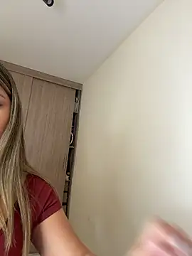 lunablossom  online show from February 20, 9:17 pm