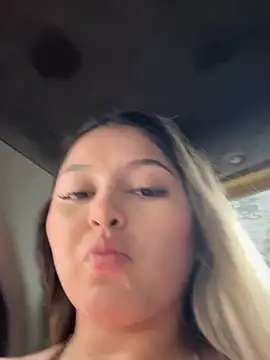 lunablossom  online show from December 5, 8:39 pm