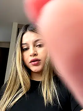 lunablossom  online show from September 14, 3:12 pm