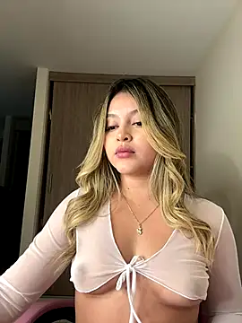 lunablossom  online show from September 24, 11:54 pm