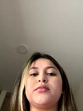 lunablossom  online show from November 24, 10:43 pm