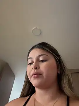 lunablossom  online show from November 26, 8:09 pm