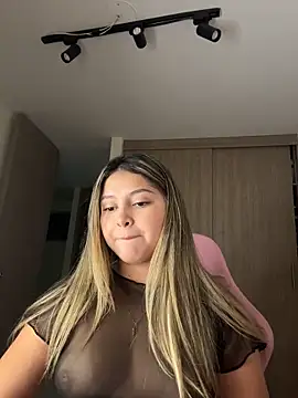 lunablossom  online show from March 31, 3:19 am