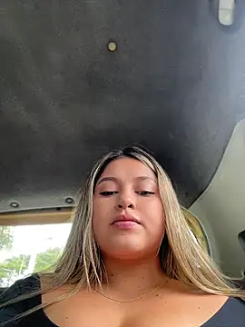 Snapshot of lunablossom_ chatting on July 18, 8:39 pm lunablossom online show from July 18, 8:39 pm