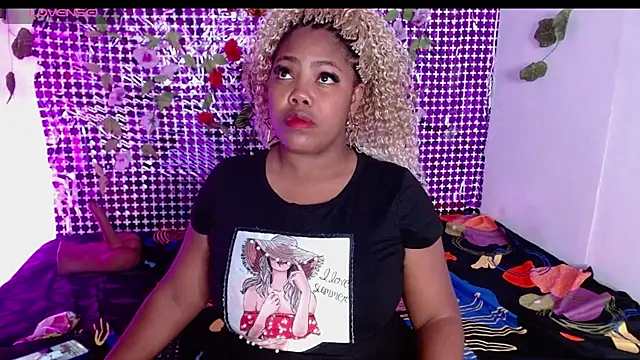 Snapshot of niawk_ chatting on September 13, 1:33 pm niawk online show from September 13, 1:33 pm