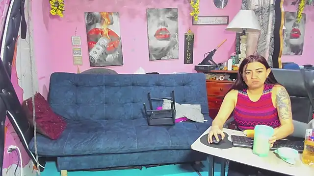 lesbiancuple online show from May 7, 11:57 am