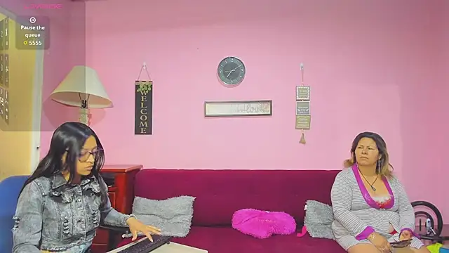 Snapshot of lesbiancuple chatting on September 29, 12:11 pm lesbiancuple online show from September 29, 12:11 pm