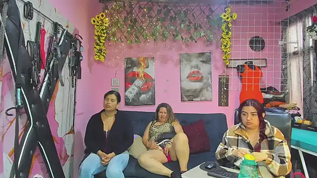 lesbiancuple online show from May 14, 1:52 pm