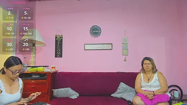 Snapshot of lesbiancuple chatting on September 25, 1:17 pm lesbiancuple online show from September 25, 1:17 pm