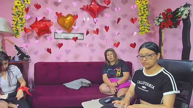 lesbiancuple online show from February 7, 12:02 pm