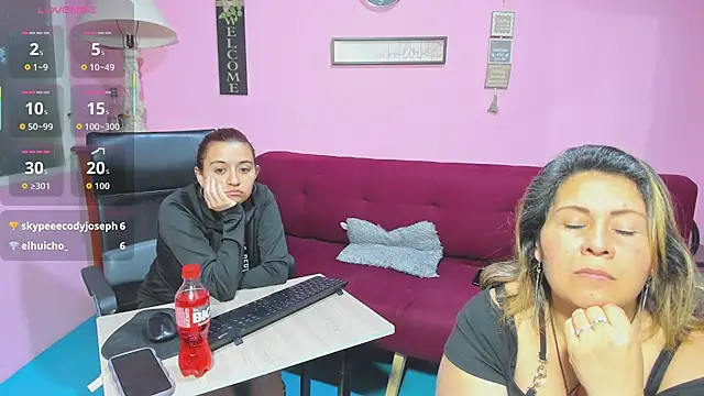 Snapshot of lesbiancuple chatting on October 10, 12:44 am lesbiancuple online show from October 10, 12:44 am